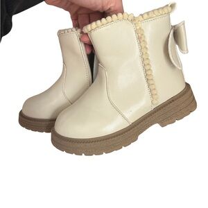 Girls Cream Pom-Trim Winter Boots